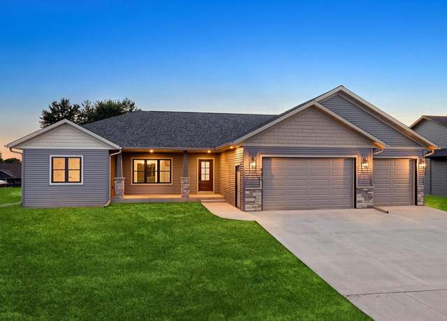 Property at 940 Crockett Dr, Holmen, WI 54636, 3 beds, 2 baths