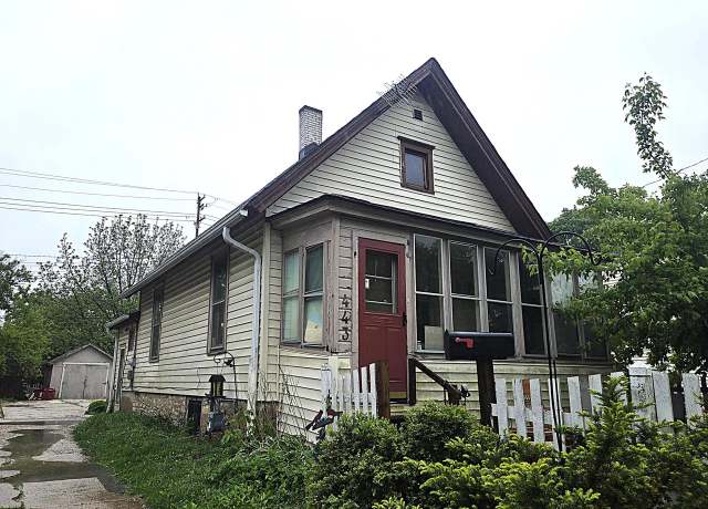 Property at 443 Dunbar Ave, Waukesha, WI 53186, 2 beds, 1 bath