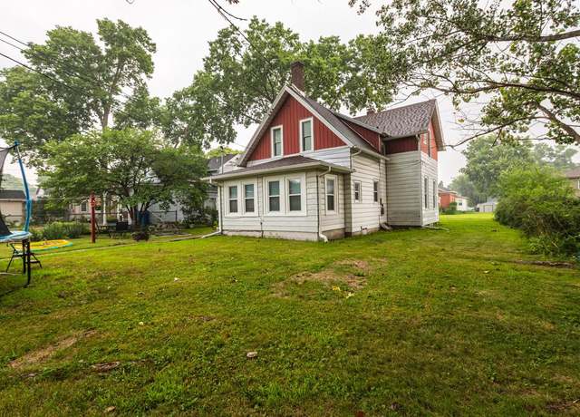 Property at 1320 Market St #1322, La Crosse, WI 54601, 4 beds, 2 baths