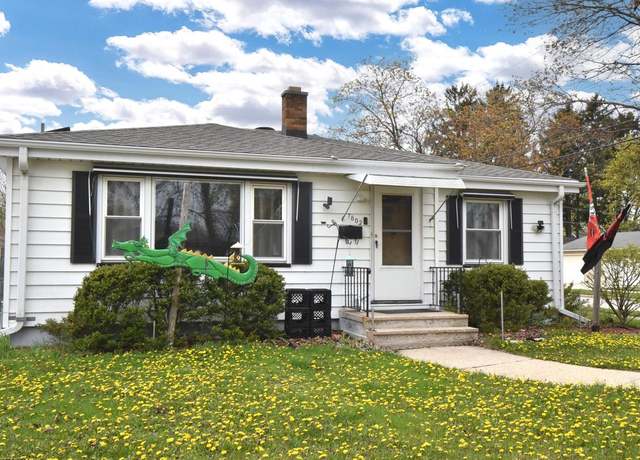 Property at 7802 33rd Ave, Kenosha, WI 53142, 3 beds, 1 bath