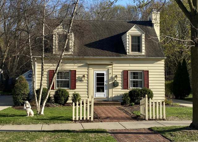 Property at 7041 Auburn Ave, Wauwatosa, WI 53213, 3 beds, 2 baths
