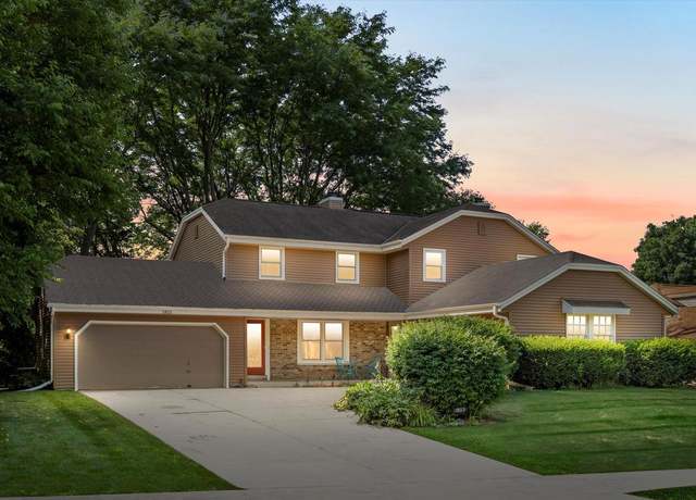 Property at 1815 Stardust Dr, Waukesha, WI 53186, 3 beds, 2.5 baths