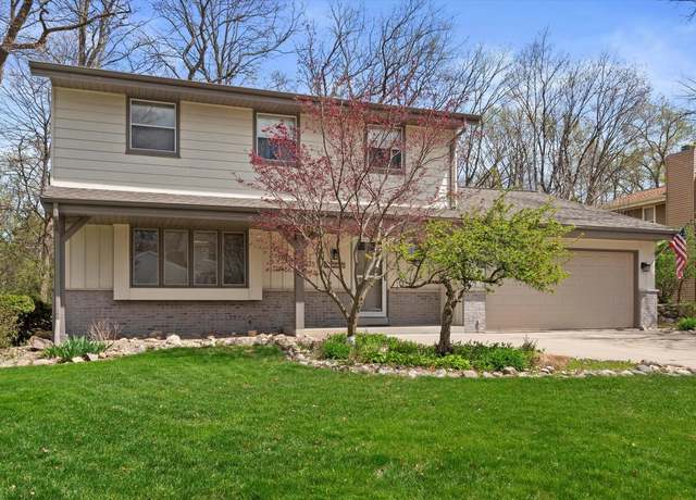 Property at 3230 S Regal Dr, New Berlin, WI 53151, 4 beds, 3 baths
