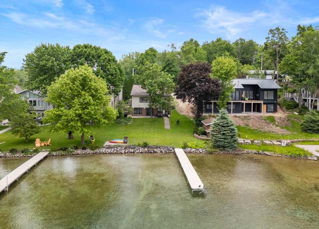 Property at 5569 Peters Dr, West Bend, WI 53095, 3 beds, 2.5 baths