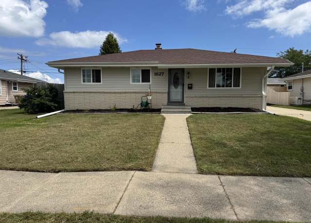 Property at 1827 20 Ave, Kenosha, WI 53140, 3 beds, 1.5 baths
