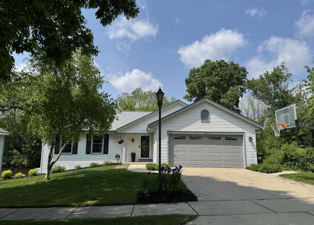 Property at 2600 Oakcrest Dr, Waukesha, WI 53188, 3 beds, 3 baths