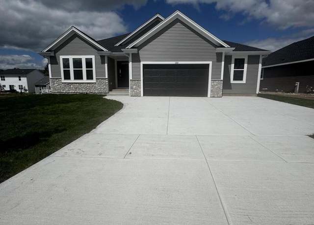Property at 1027 Waterstone Ct, Pewaukee, WI 53072, 3 beds, 2 baths