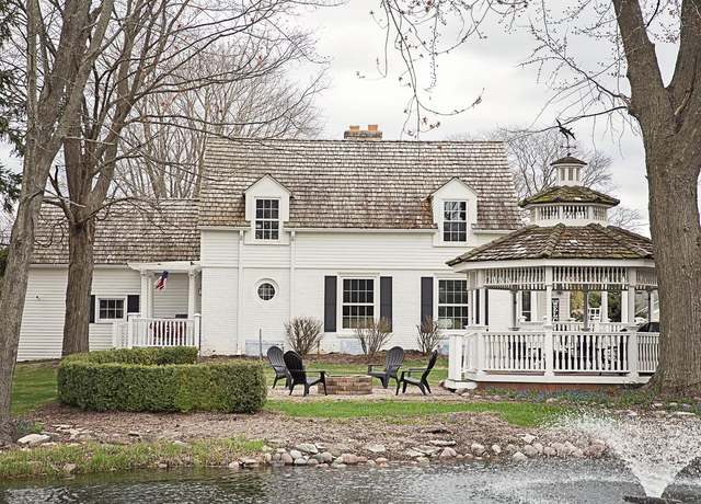 Property at 8962 N Lake Dr, Bayside, WI 53217, 3 beds, 1.5 baths