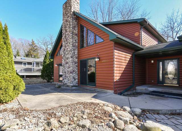 Property at 29323 Riverview Ln, Waterford, WI 53185, 3 beds, 2 baths