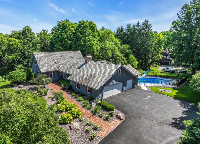 Property at 1840 Candlewood Ln, Richfield, WI 53076, 4 beds, 3 baths