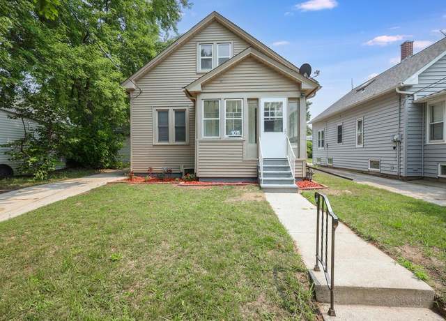 Property at 1011 S 25th St, Manitowoc, WI 54220, 3 beds, 1.5 baths