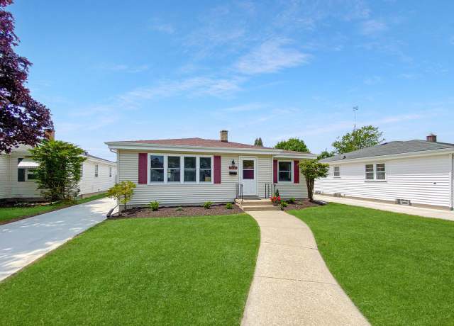 Property at 7834 33rd Ave, Kenosha, WI 53142, 3 beds, 1.5 baths