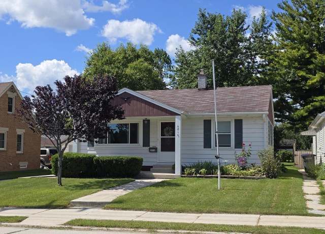 Property at 2814 S 8th St, Sheboygan, WI 53081, 2 beds, 2 baths