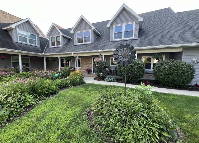 Property at 1722 Journeys Dr, Hartland, WI 53029, 4 beds, 3 baths
