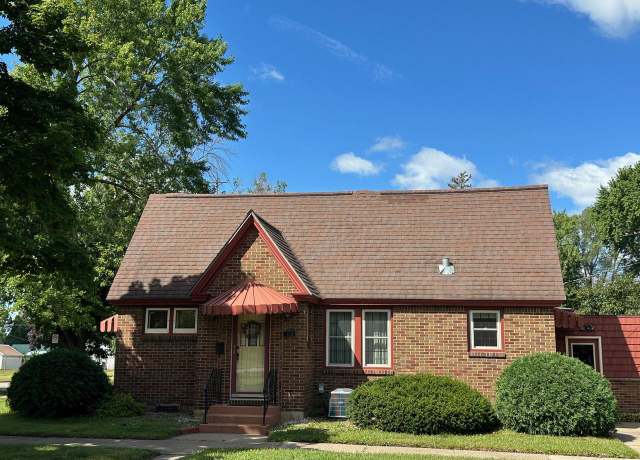 Property at 528 19th Street South St, La Crosse, WI 54601, 2 beds, 1 bath