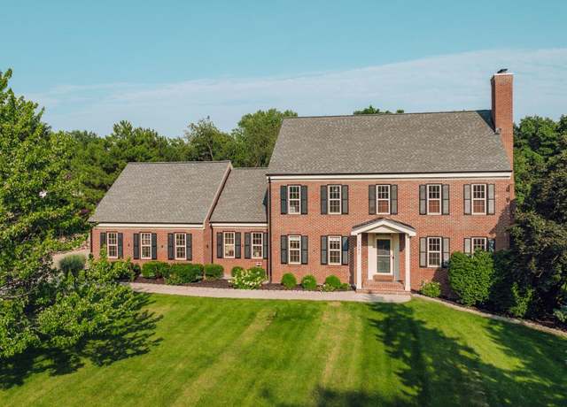 Property at 1380 Barrington Woods Dr, Brookfield, WI 53045, 4 beds, 4.5 baths