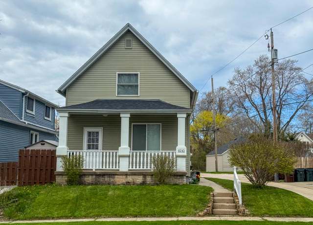 Property at 1010 Oak St, South Milwaukee, WI 53172, 3 beds, 1 bath