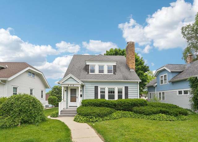 Property at 509 S 6th Ave, West Bend, WI 53095, 3 beds, 1.5 baths