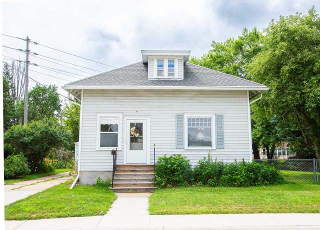 Property at 1110 S Third St, Watertown, WI 53094, 4 beds, 1 bath