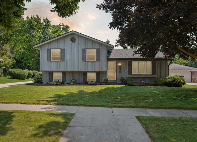 Property at 3329 E Woodview Ave, Oak Creek, WI 53154, 3 beds, 2 baths