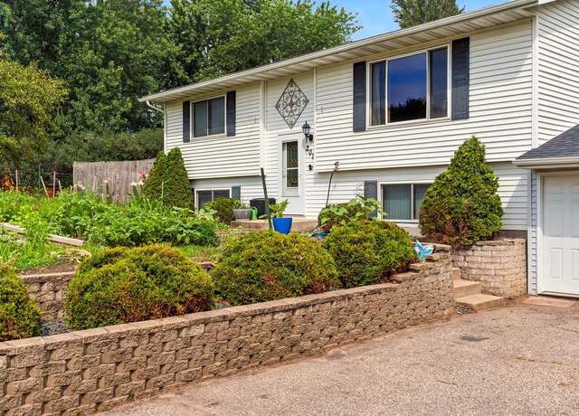 Property at 2010 Franklin St, Onalaska, WI 54650, 3 beds, 2 baths
