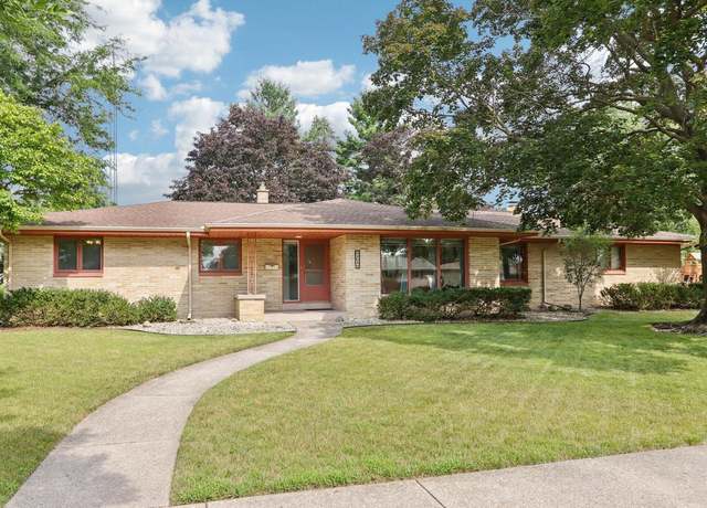 Property at 308 Donald Dr, Burlington, WI 53105, 4 beds, 2 baths