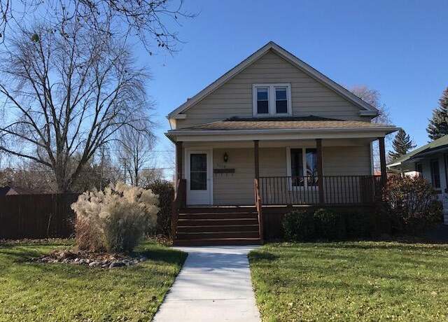 Property at 6628 25th Ave, Kenosha, WI 53143, 3 beds, 2 baths