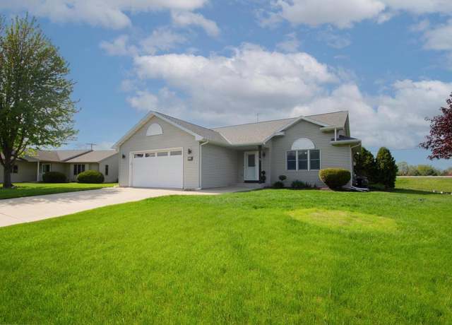 Property at 1348 Windsor Cir, Watertown, WI 53098, 4 beds, 2 baths