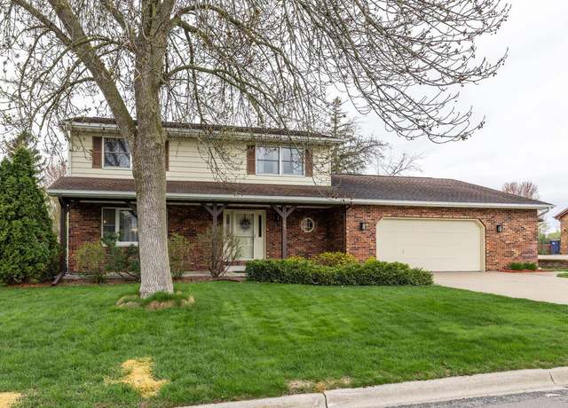 Property at 607 Guenther Ct, Onalaska, WI 54650, 3 beds, 2.5 baths