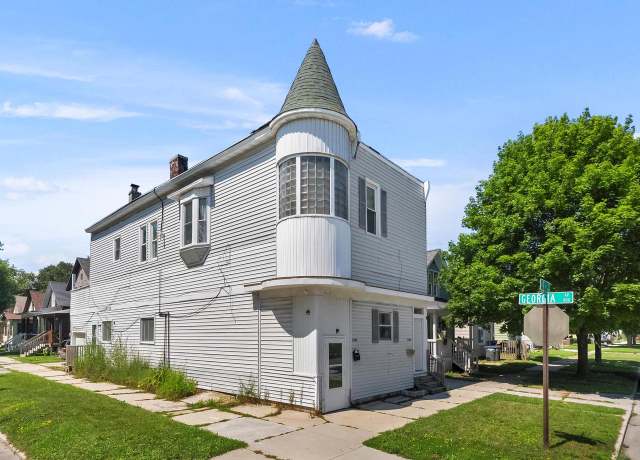 Property at 1332 S 9th St, Sheboygan, WI 53081, 6 beds, 2 baths