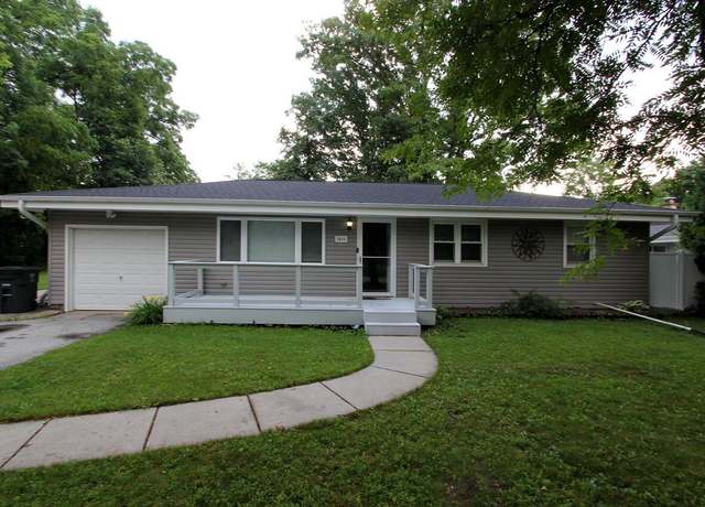 Property at 5828 S 41st St, Greenfield, WI 53221, 3 beds, 1.5 baths