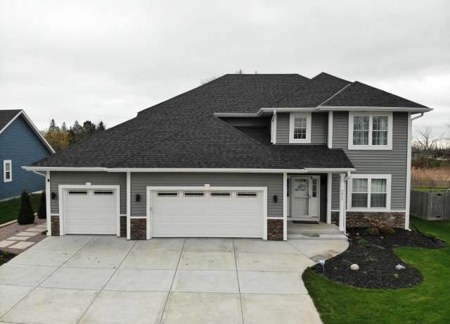 Property at 3977 E Oakwood Rd, Oak Creek, WI 53154, 4 beds, 2.5 baths