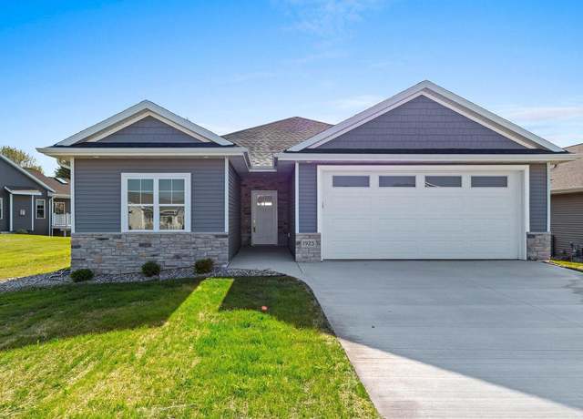 Property at 1925 Creekwood Ct, Manitowoc, WI 54220, 3 beds, 2 baths