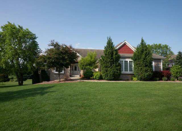 Property at N74W24579 Merske Ct, Sussex, WI 53089, 5 beds, 3.5 baths