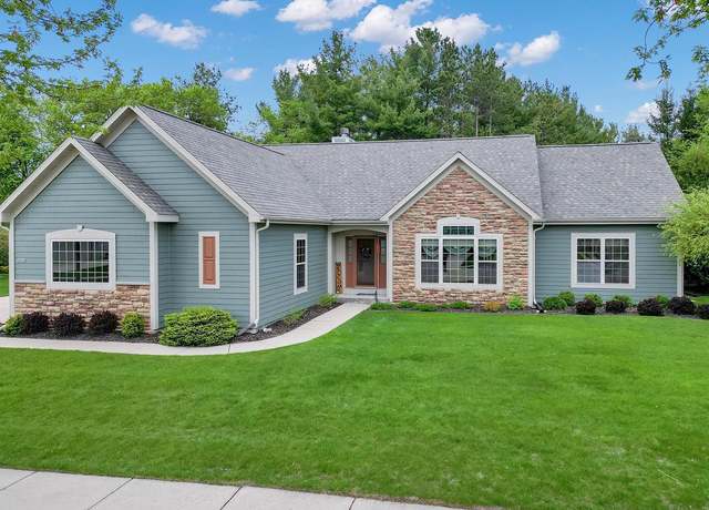 Property at 2952 Gateway Ave, Hartford, WI 53027, 3 beds, 2 baths