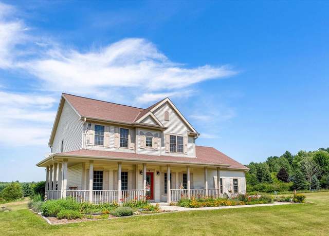 Property at 2080 St Patrick Cir, Hartford, WI 53027, 4 beds, 3 baths