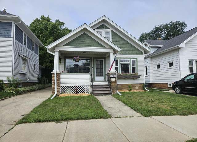 Property at 1426 Cleveland Ave, Racine, WI 53405, 3 beds, 1.5 baths