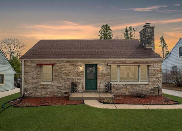 Property at 8342 N Whitney Rd, Fox Point, WI 53217, 3 beds, 1.5 baths