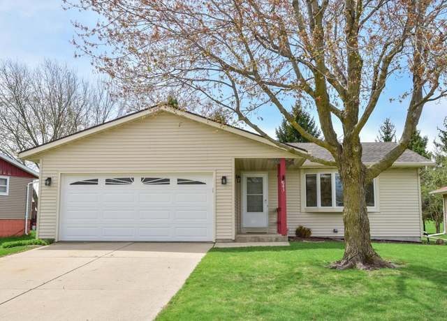 Property at 643 Harrison St, Hartford, WI 53027, 3 beds, 1.5 baths