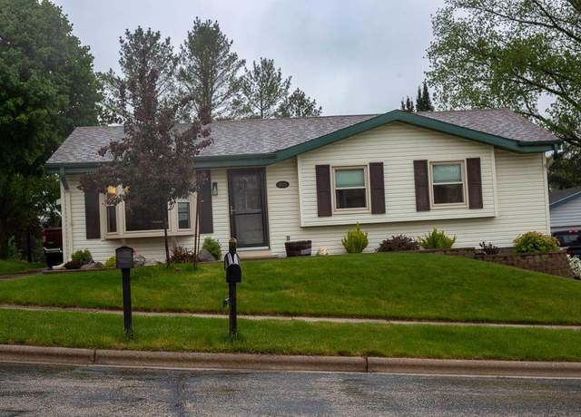 Property at 829 Kings Ridge Court West Ct, West Bend, WI 53090, 2 beds, 1.5 baths