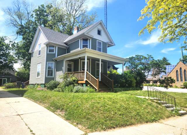 Property at 1528 Taylor Ave, Racine, WI 53403, 3 beds, 1.5 baths