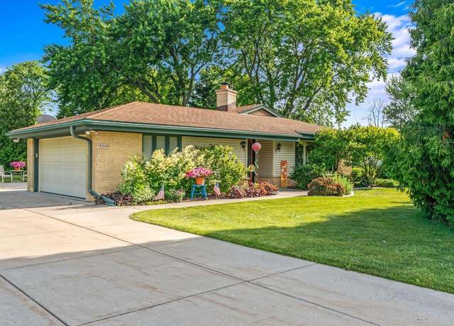 Property at 17225 Penbrook Dr, Brookfield, WI 53045, 3 beds, 1.5 baths
