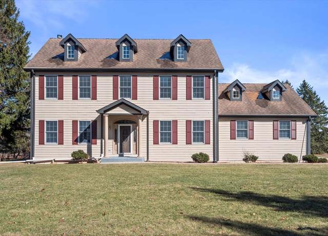Property at 10744 N Wauwatosa Rd, Mequon, WI 53097, 4 beds, 4 baths