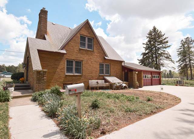 Property at 1139 W Highland St, Whitewater, WI 53190, 4 beds, 1.5 baths