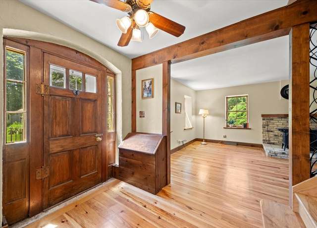 Property at 1718 17th Ave, Grafton, WI 53024, 3 beds, 2 baths