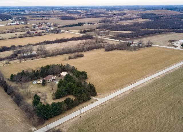 Property at N6319 Hilltop Ln, Johnson Creek, WI 53038, 3 beds, 2.5 baths