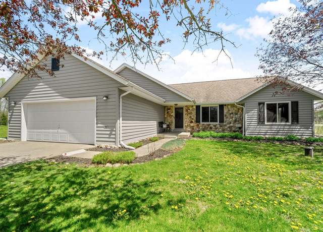 Property at S95W35525 Bennington Dr, Eagle, WI 53119, 3 beds, 3 baths