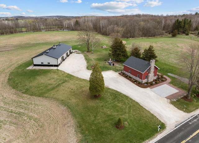 Property at 5618 County Highway M, West Bend, WI 53095, 1 bed, 1.5 baths