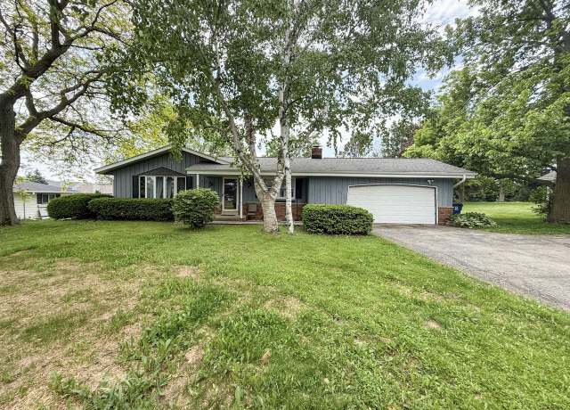 Property at 2311 W Oakwood Rd, Oak Creek, WI 53154, 3 beds, 2 baths