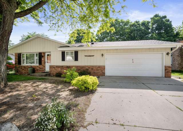 Property at 735 Sheridan Dr, West Bend, WI 53095, 3 beds, 1.5 baths
